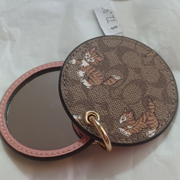NWT Coach Dancing Kittens Cat Sig Canvas Khaki Keychain Fob Mirror Bag Charm - Picture 3 of 4